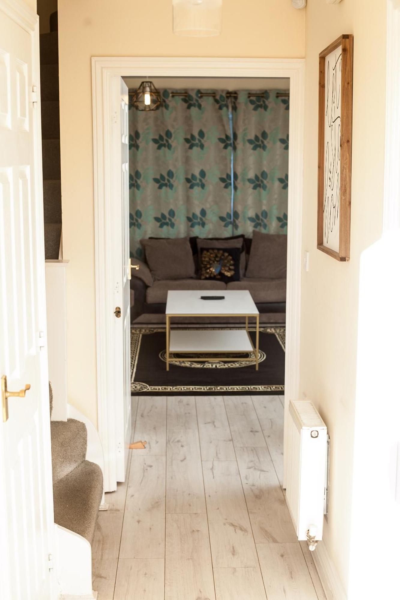 Avril Warwickshire Home Stay Nuneaton Exterior photo