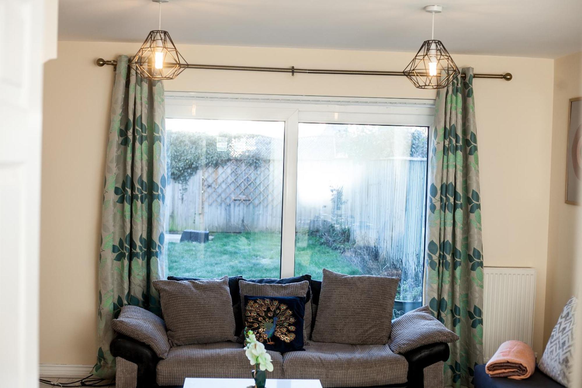 Avril Warwickshire Home Stay Nuneaton Exterior photo